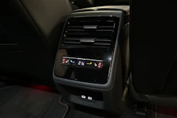 sininen Volkswagen ID.7 2025 kuva 16.