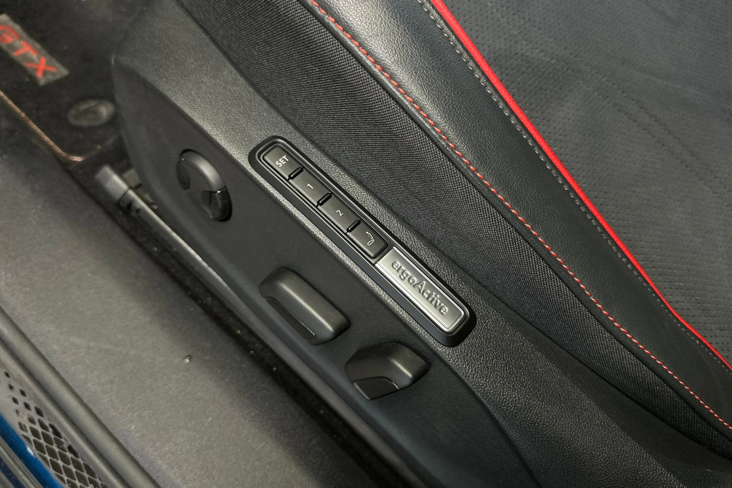 sininen Volkswagen ID.7 2025 kuva 18.