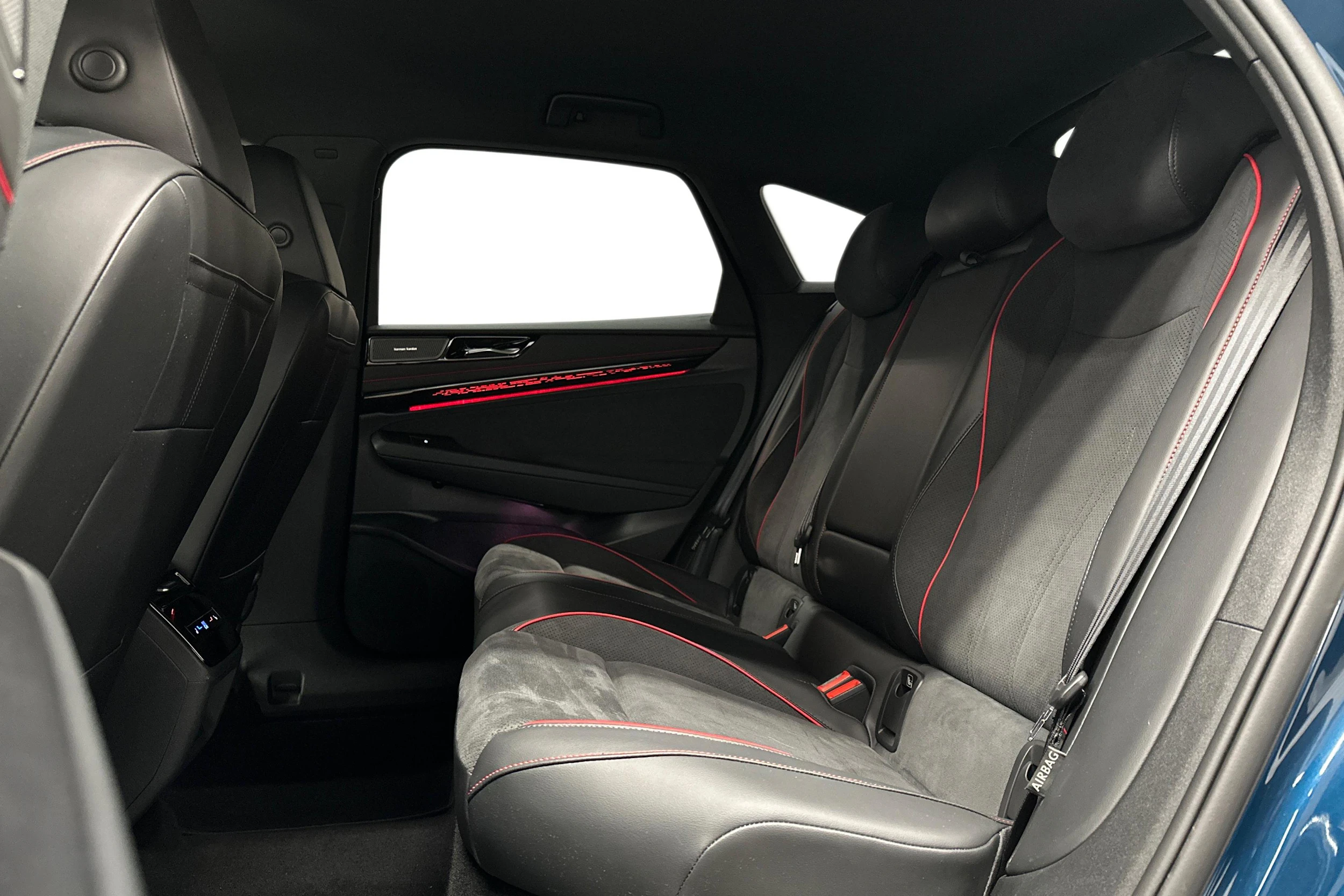 sininen Volkswagen ID.7 2025 kuva 8.