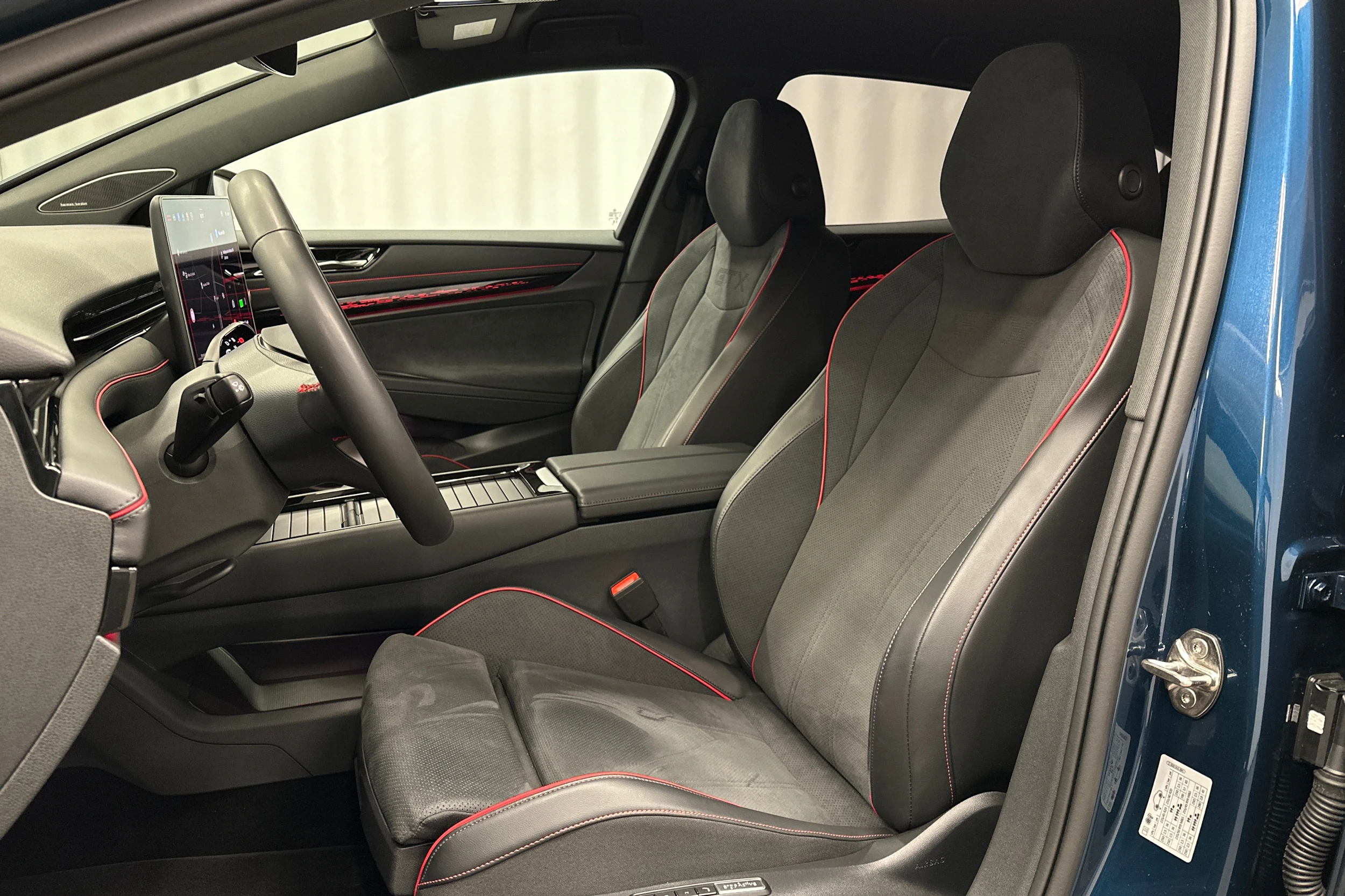 sininen Volkswagen ID.7 2025 kuva 15.