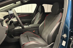 sininen Volkswagen ID.7 2025 kuva 15.