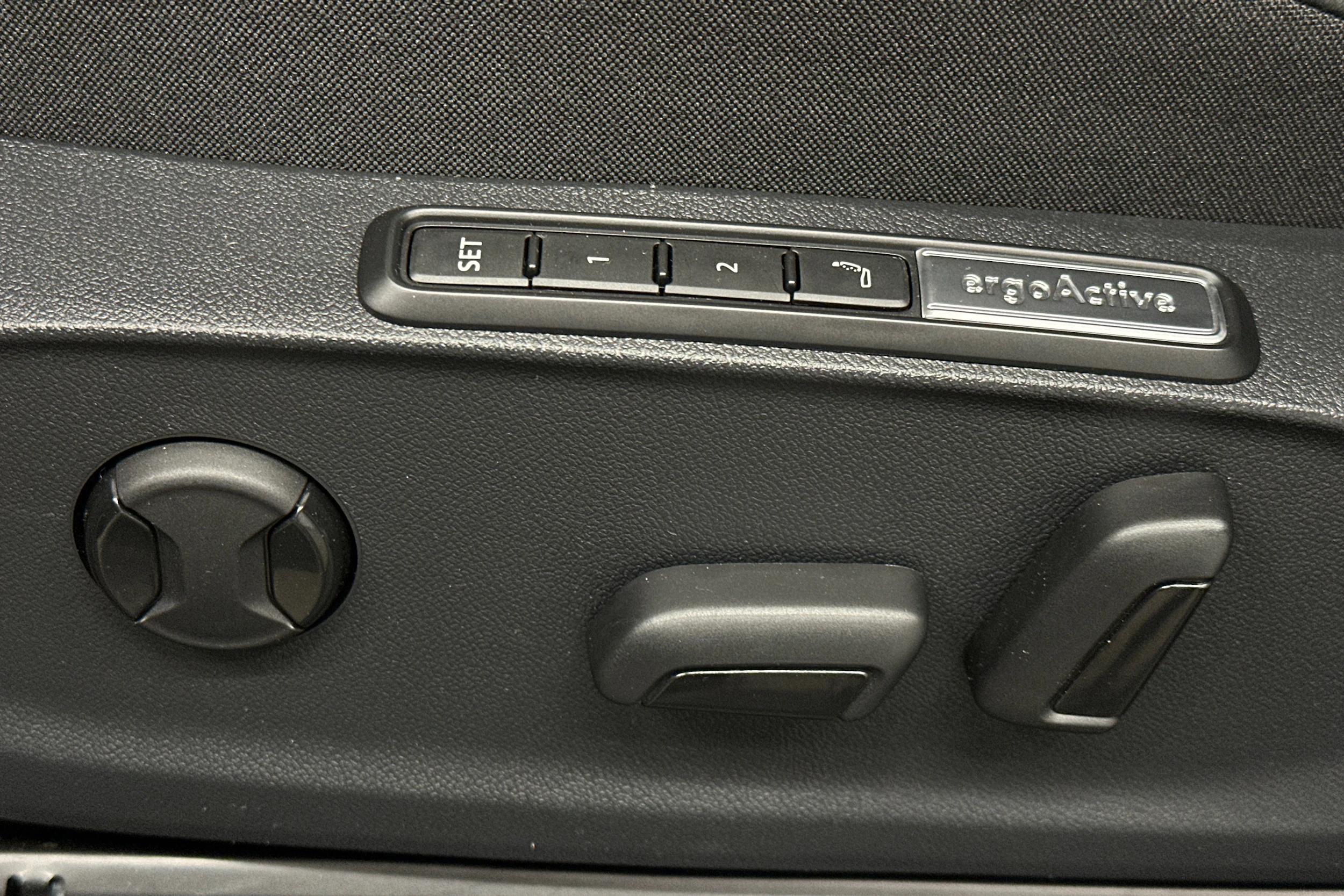 sininen Volkswagen ID.7 2025 kuva 16.