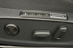 sininen Volkswagen ID.7 2025 kuva 16.