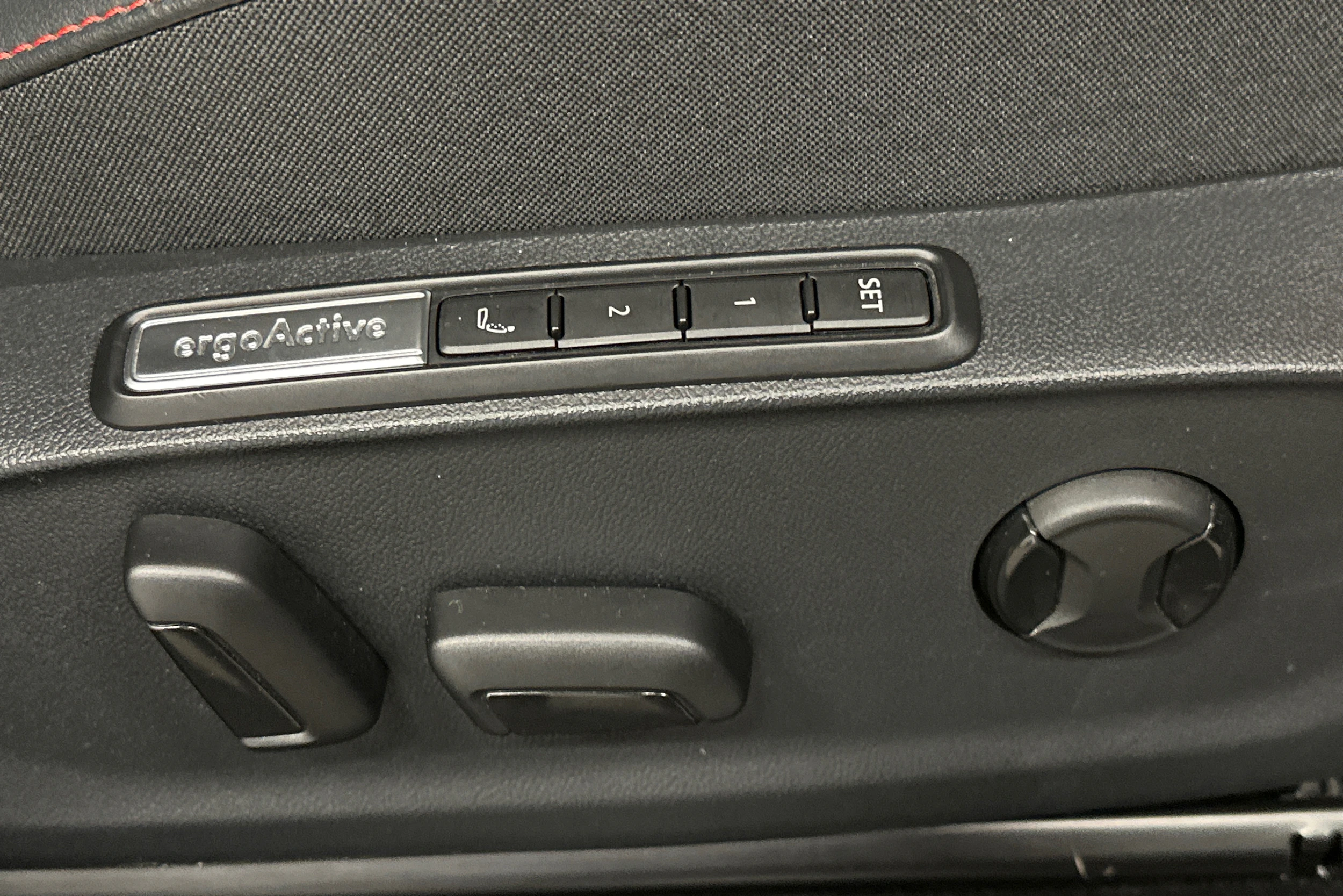 sininen Volkswagen ID.7 2025 kuva 17.