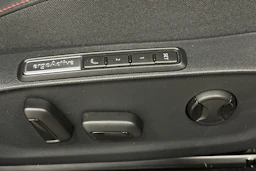 sininen Volkswagen ID.7 2025 kuva 17.