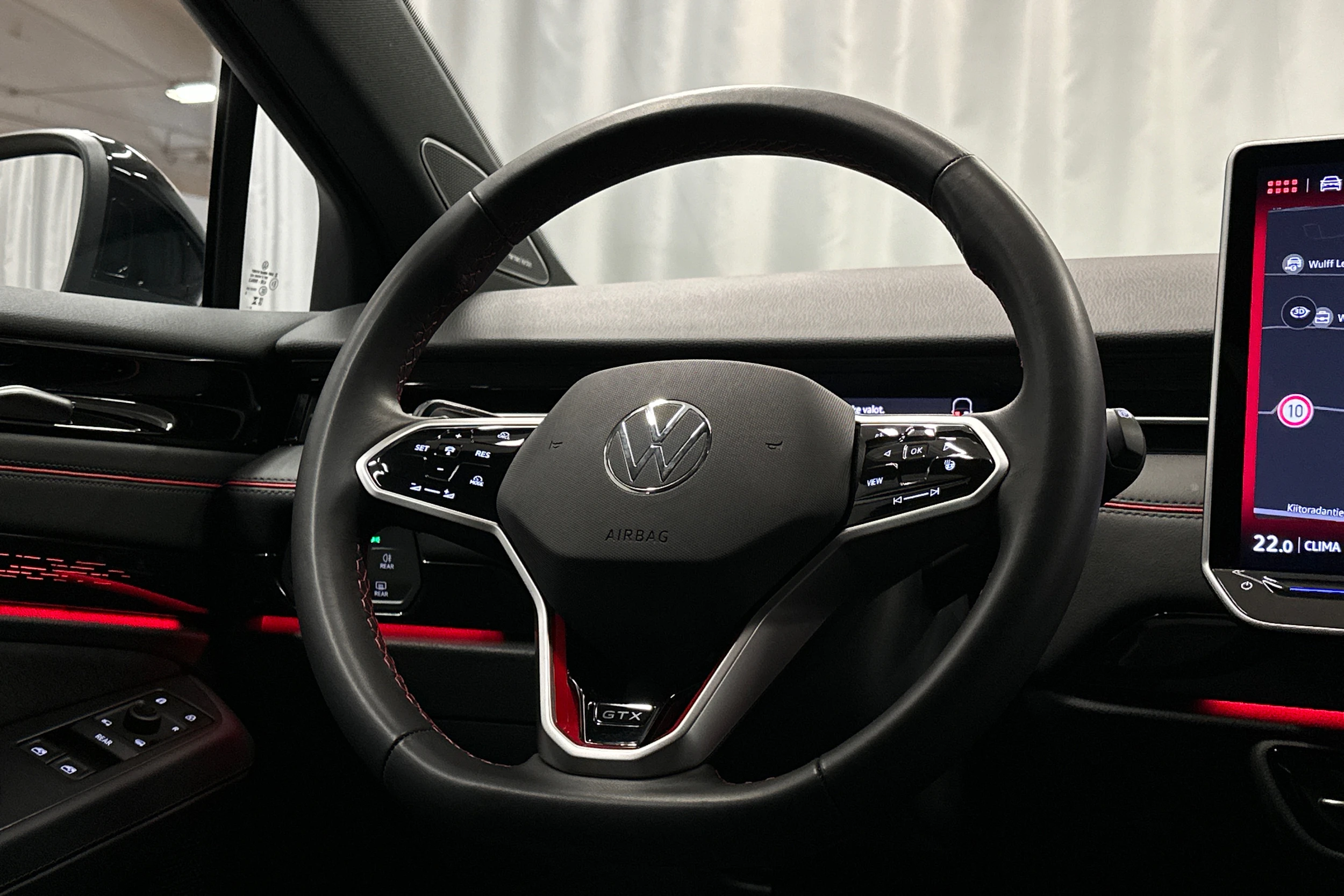 sininen Volkswagen ID.7 2025 kuva 18.