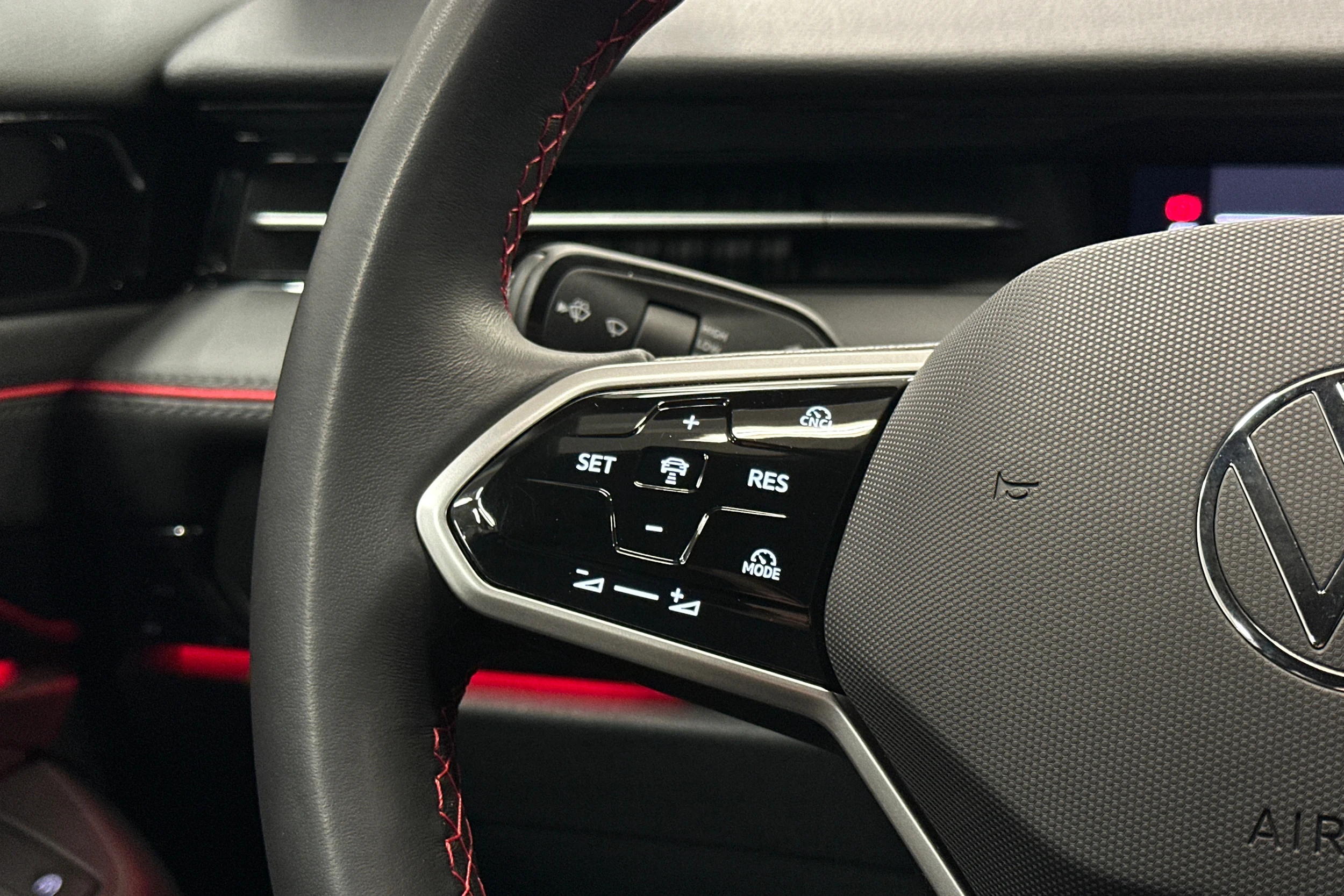 sininen Volkswagen ID.7 2025 kuva 19.