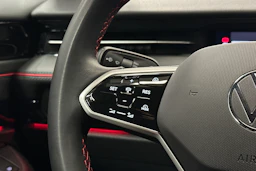 sininen Volkswagen ID.7 2025 kuva 19.