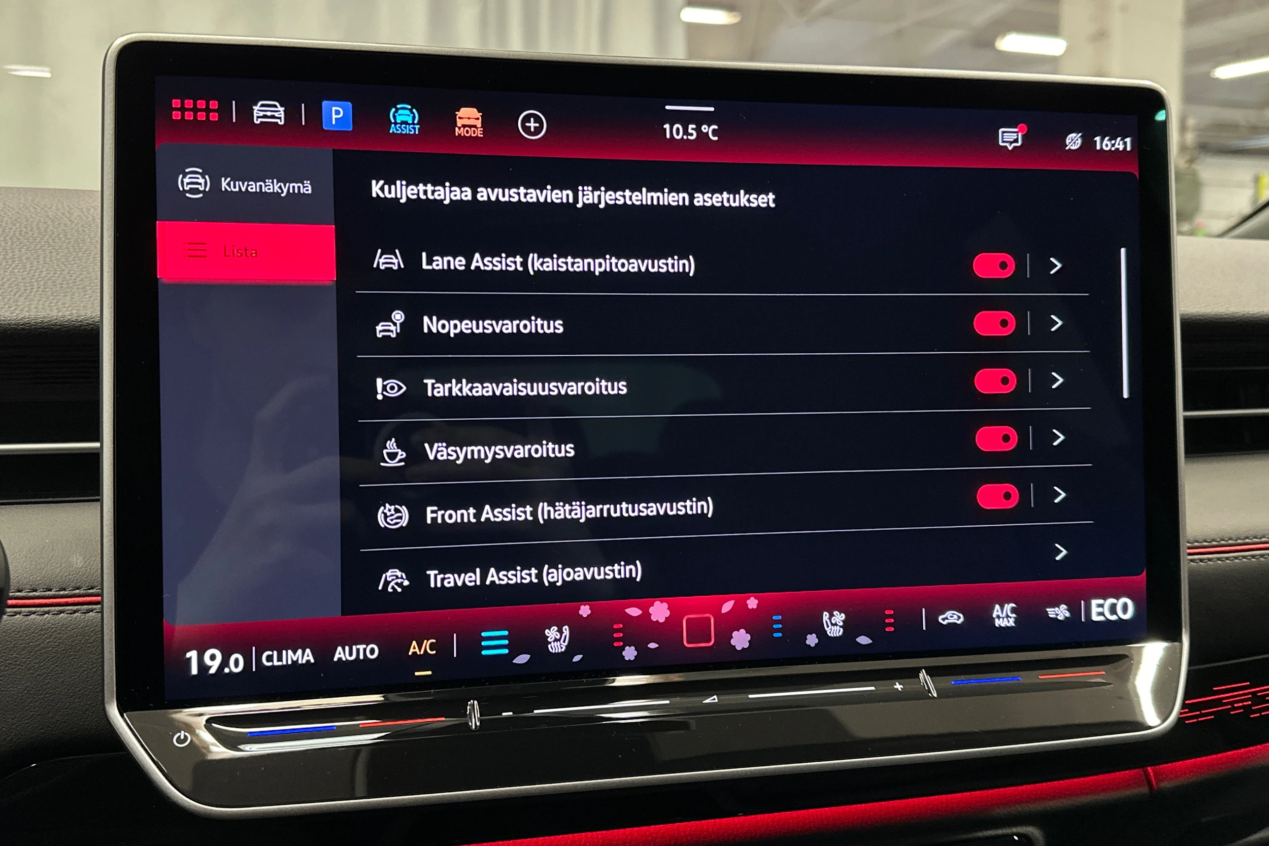 sininen Volkswagen ID.7 2025 kuva 27.