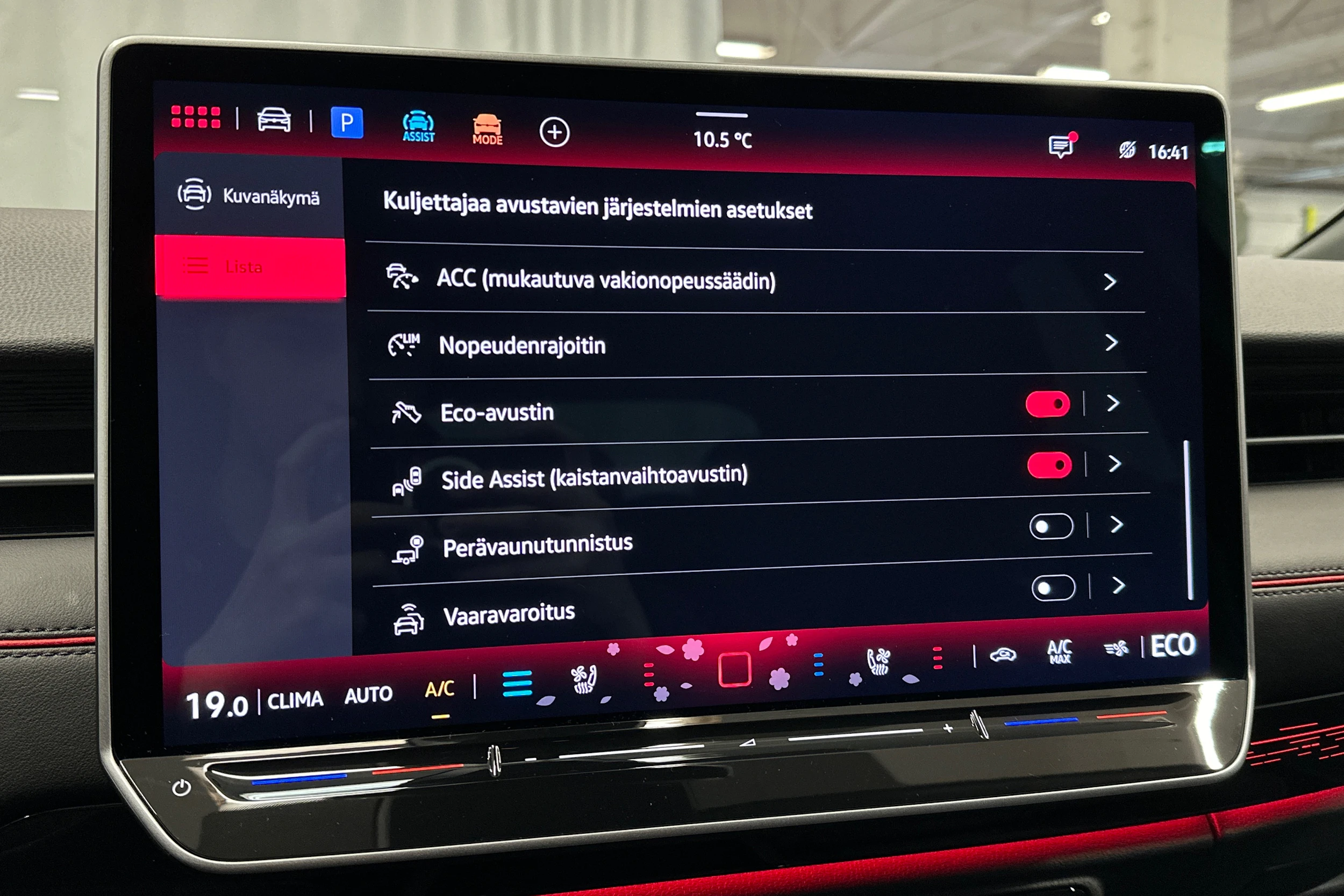 sininen Volkswagen ID.7 2025 kuva 28.