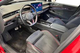 punainen Volkswagen ID.7 2025 kuva 6.