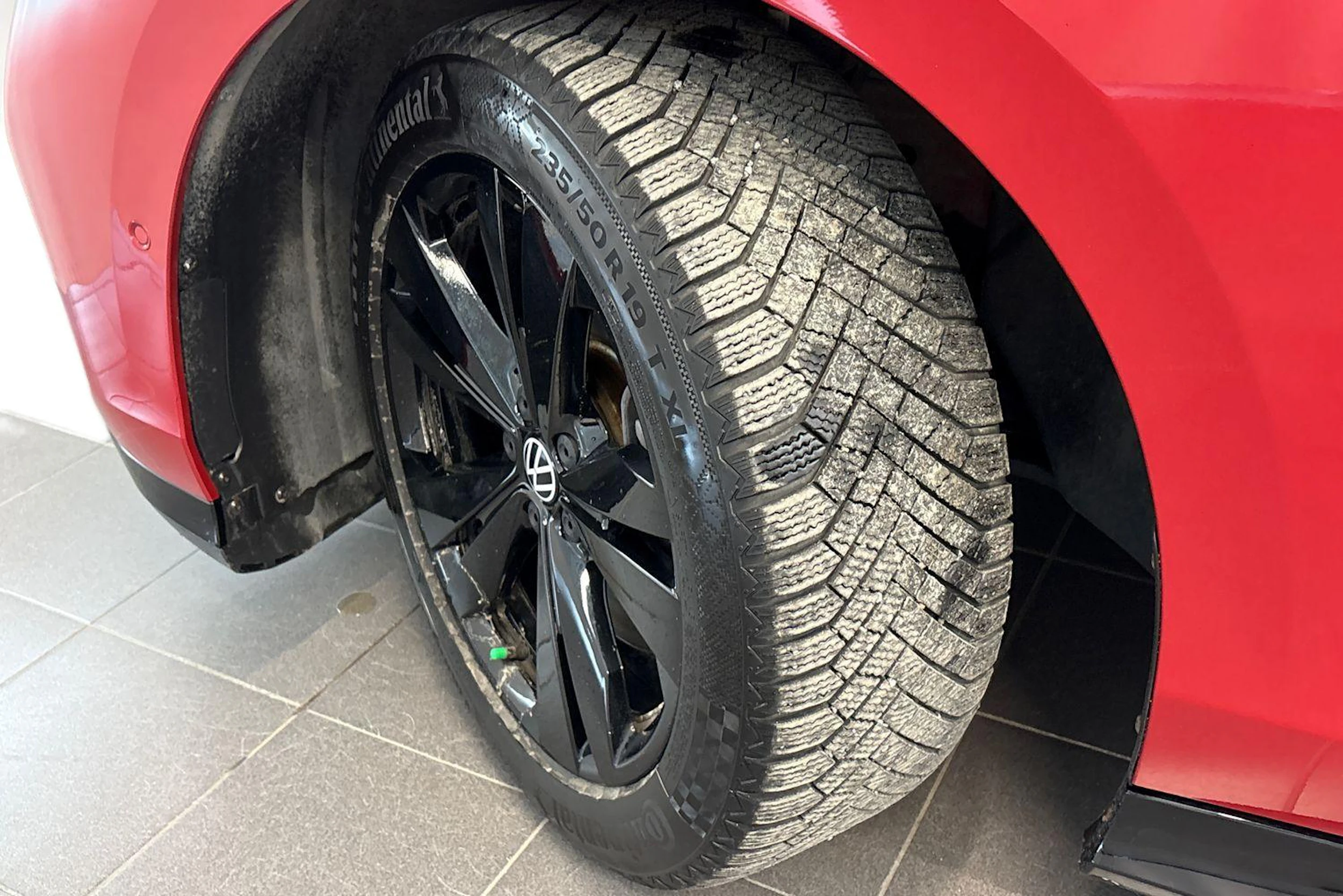 punainen Volkswagen ID.7 2025 kuva 9.