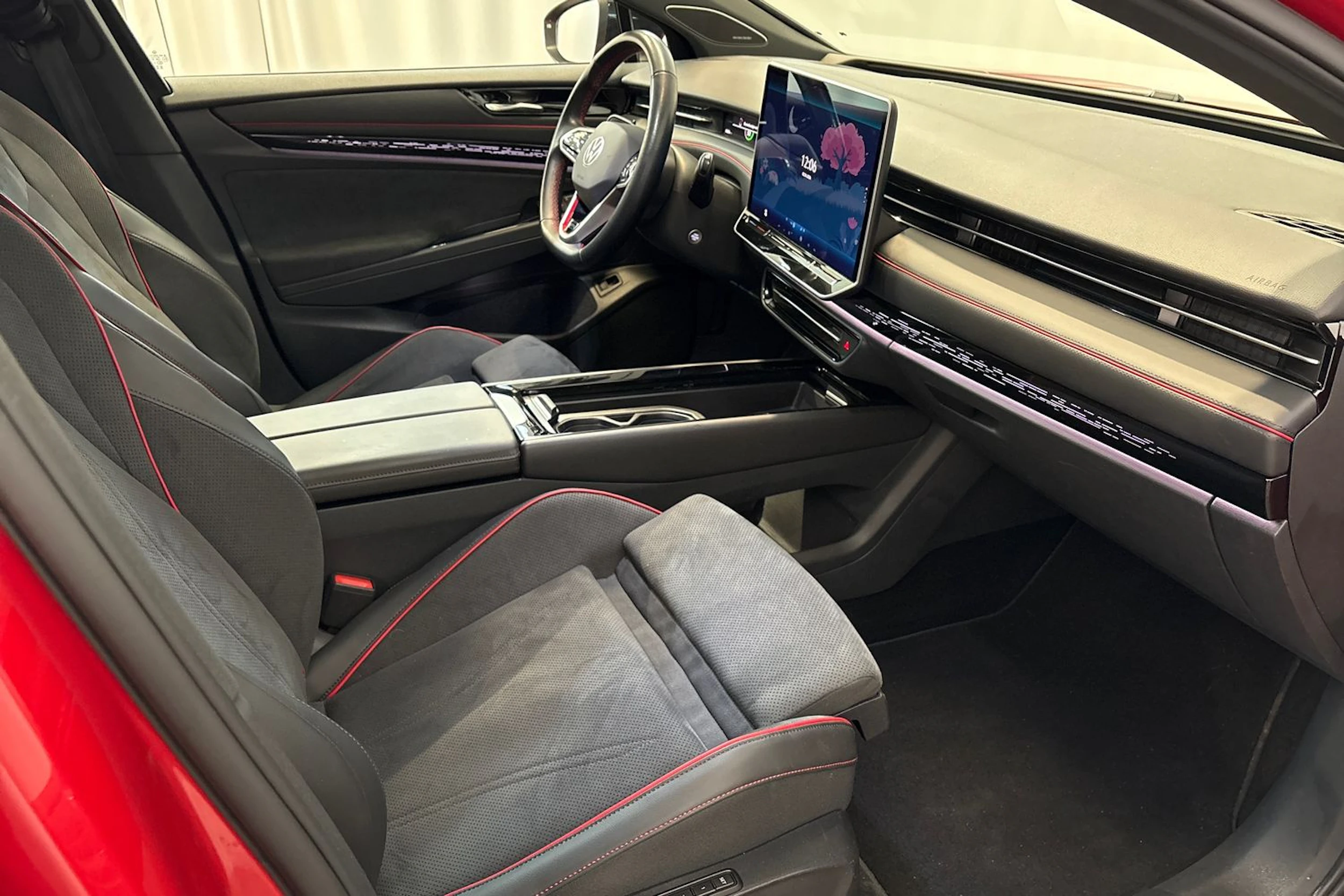 punainen Volkswagen ID.7 2025 kuva 12.
