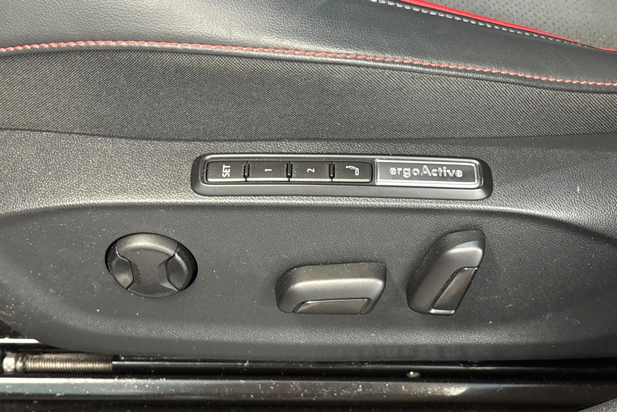 punainen Volkswagen ID.7 2025 kuva 16.