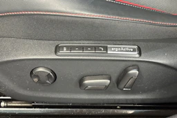 punainen Volkswagen ID.7 2025 kuva 16.