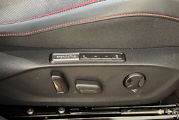 punainen Volkswagen ID.7 2025 kuva 17.