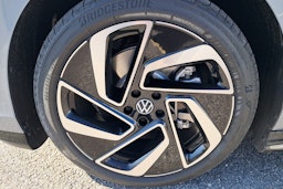 sininen Volkswagen ID.7 2025 kuva 9.