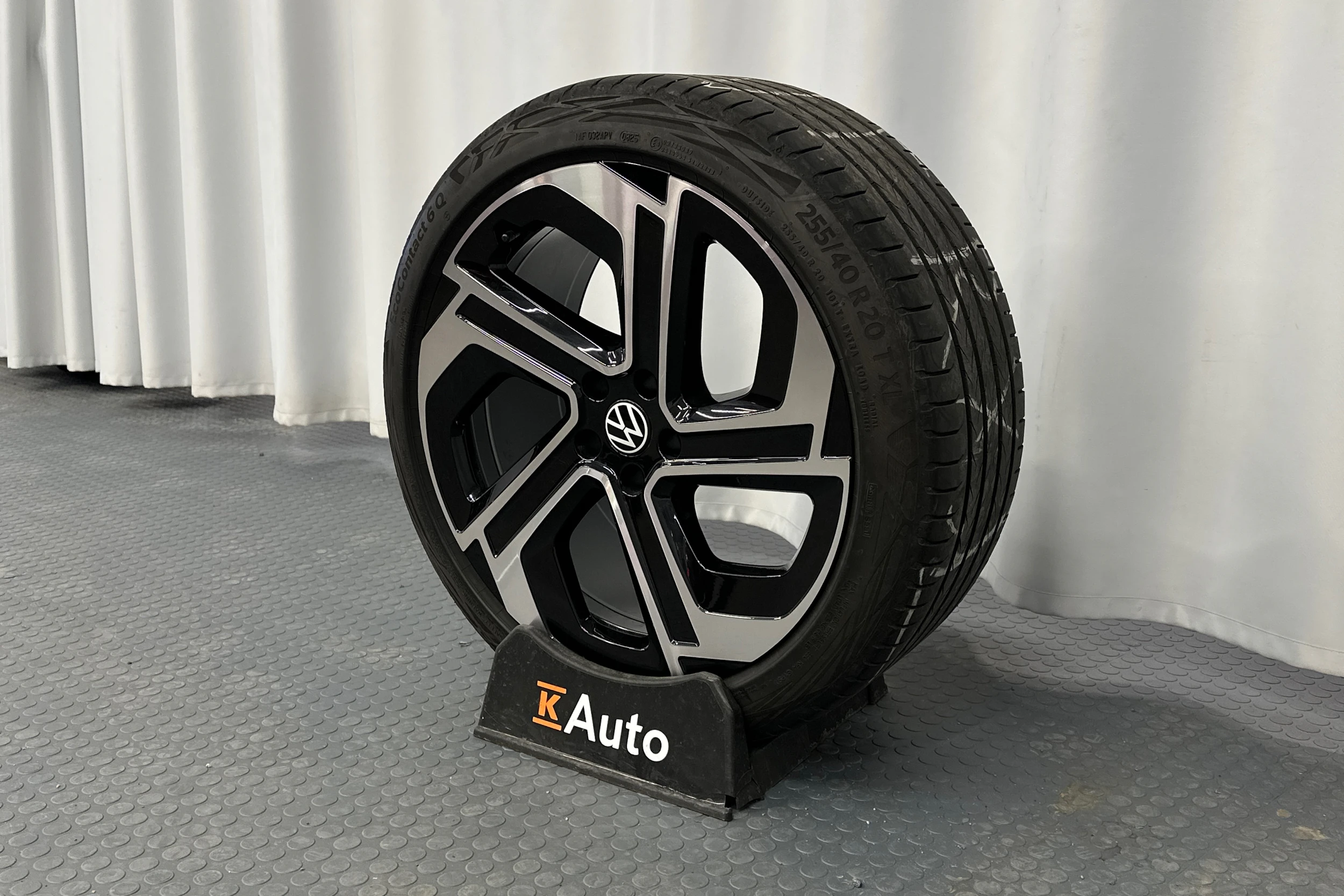 punainen Volkswagen ID.7 2025 kuva 10.