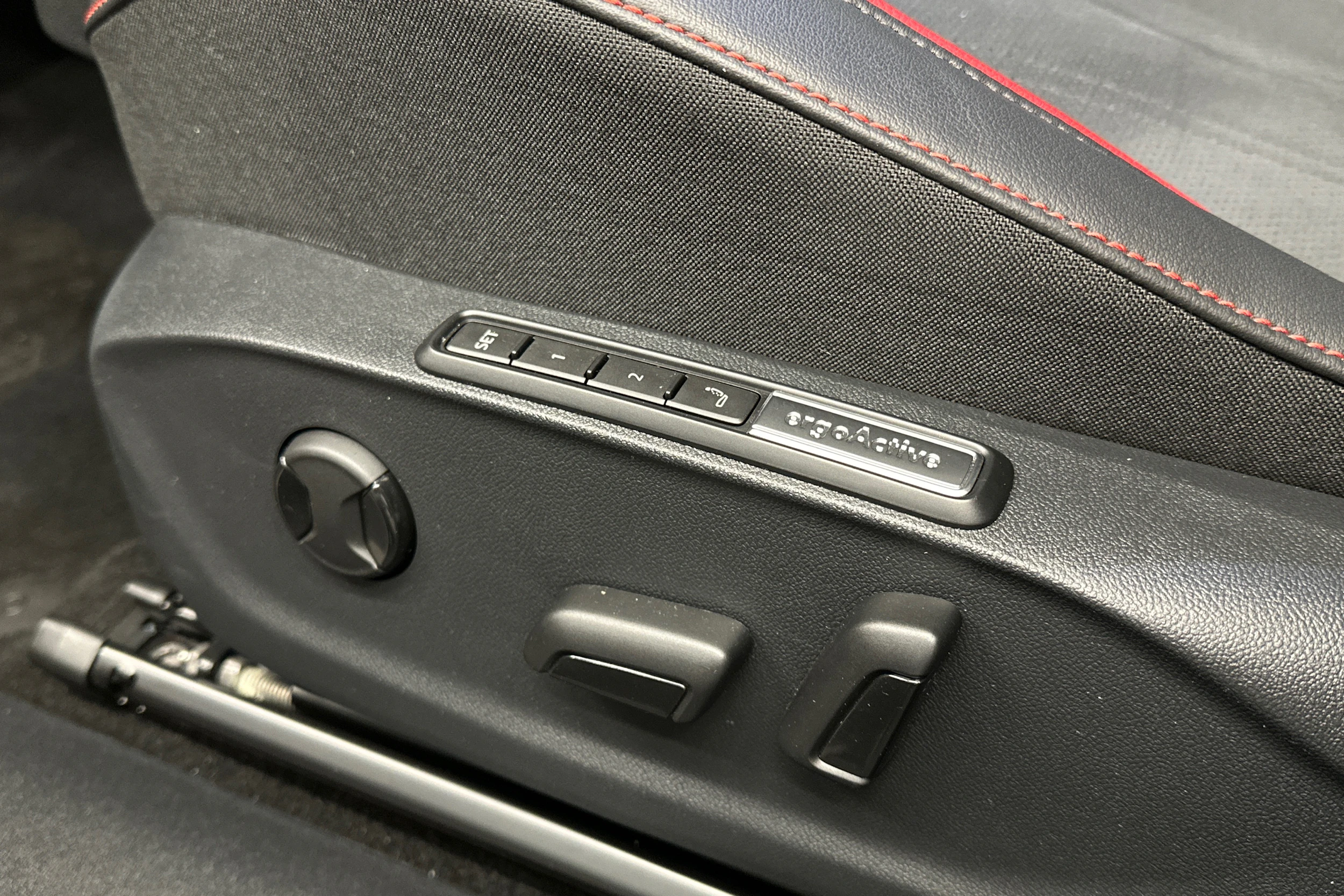 punainen Volkswagen ID.7 2025 kuva 13.