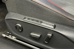 punainen Volkswagen ID.7 2025 kuva 13.