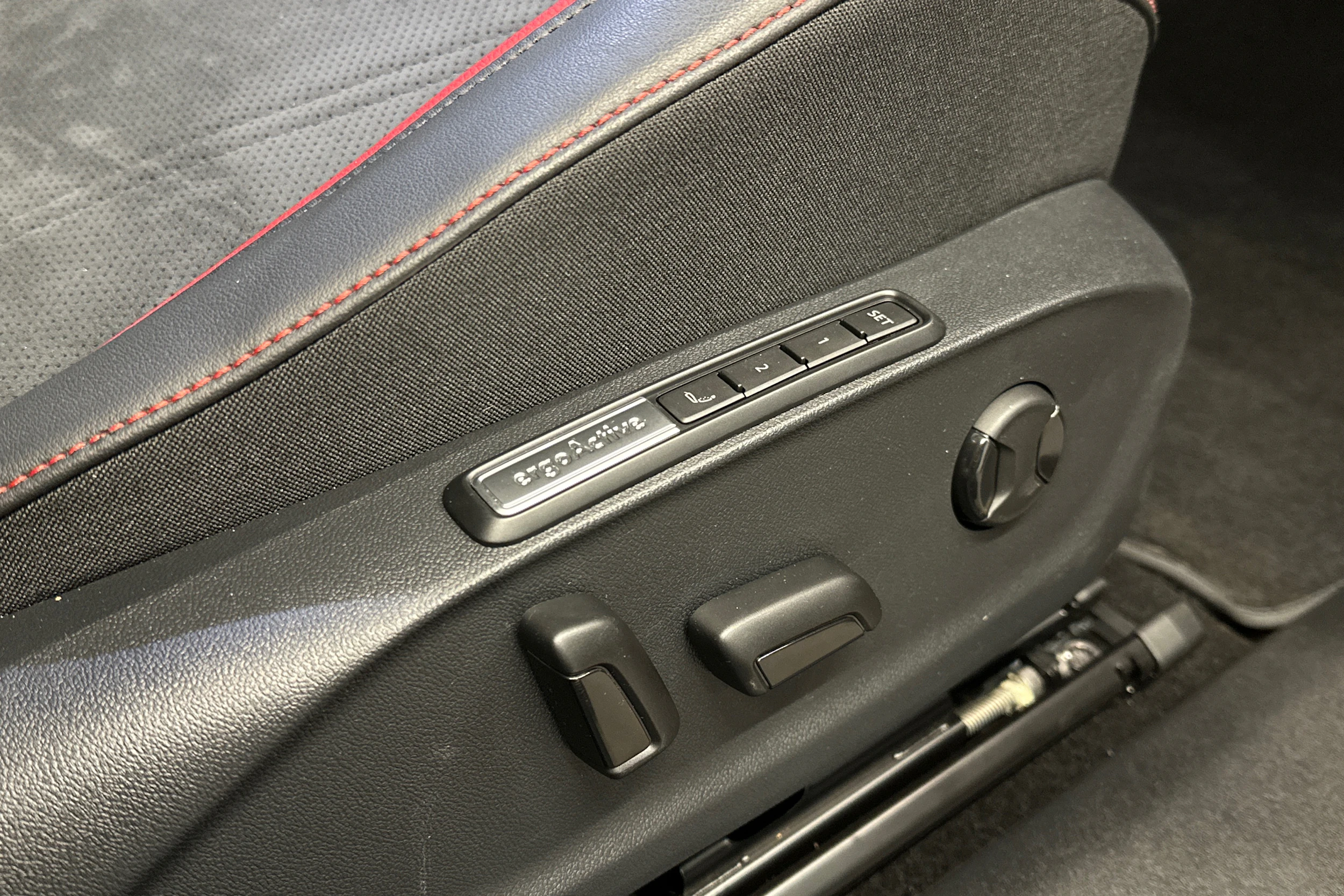 punainen Volkswagen ID.7 2025 kuva 14.