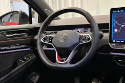 punainen Volkswagen ID.7 2025 kuva 15.
