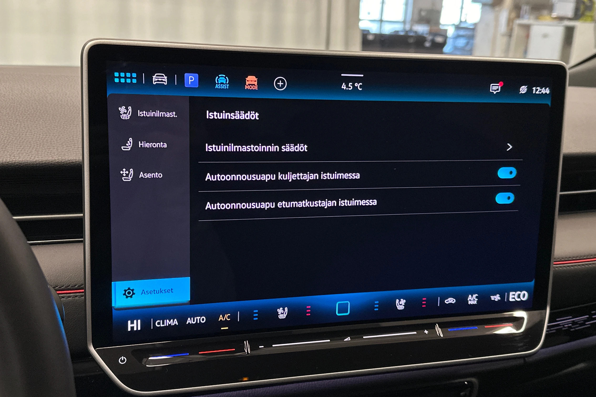 punainen Volkswagen ID.7 2025 kuva 28.