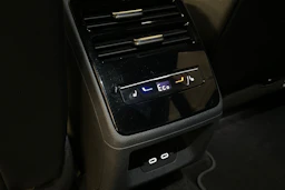 punainen Volkswagen ID.7 2025 kuva 34.