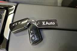 punainen Volkswagen ID.7 2025 kuva 38.