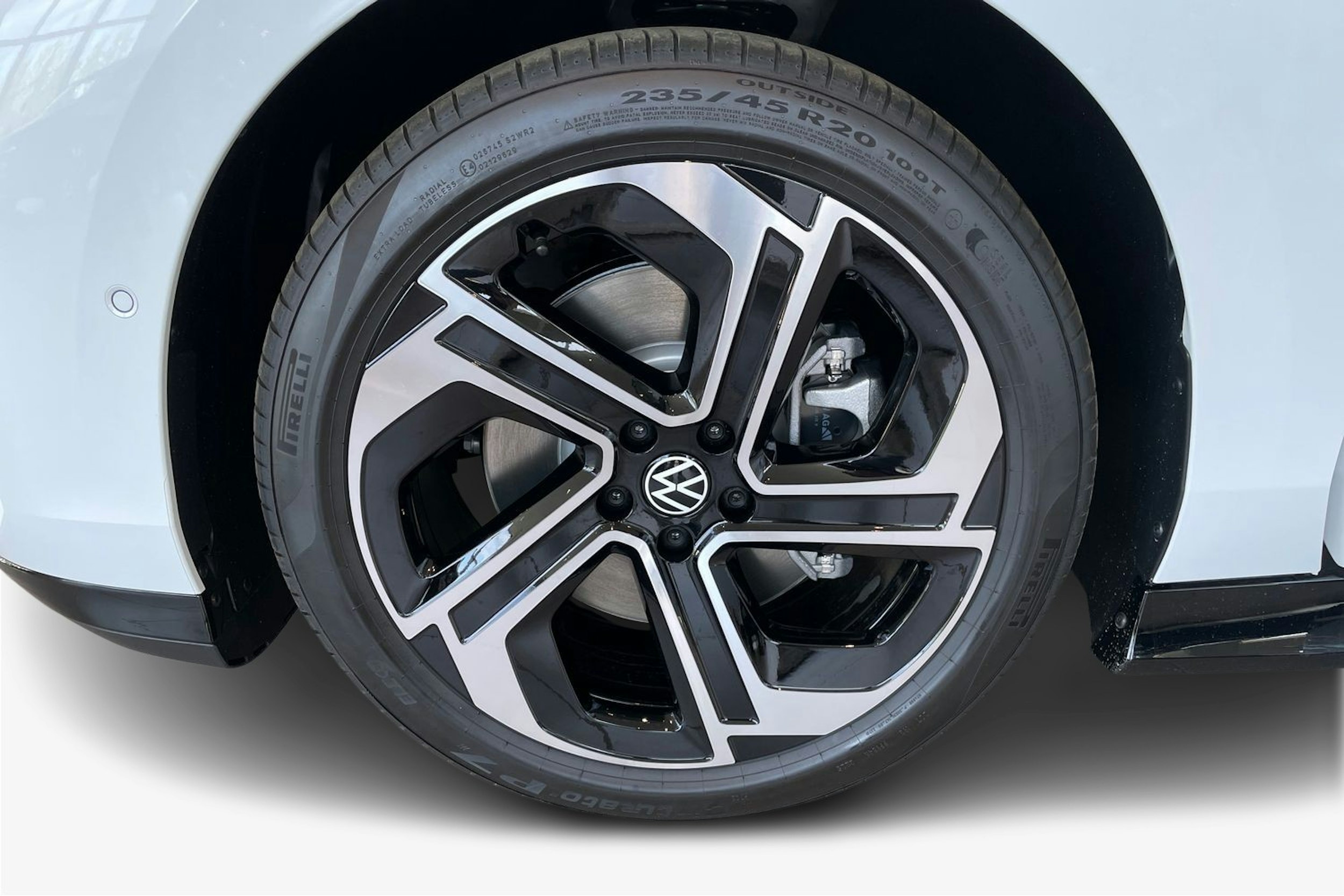 valkoinen Volkswagen ID.7 2025 kuva 9.