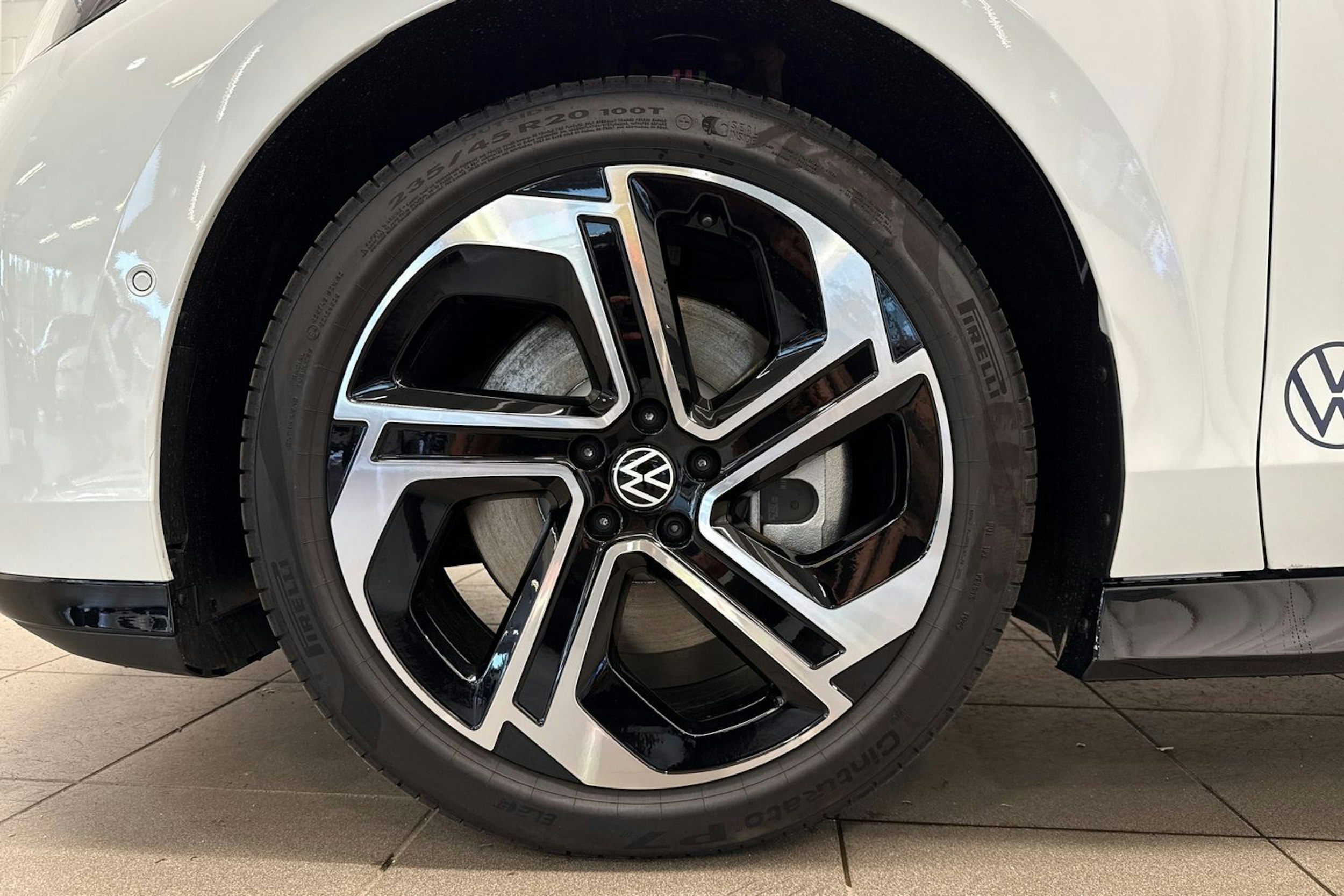 valkoinen Volkswagen ID.7 2025 kuva 10.