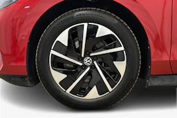 punainen Volkswagen ID.7 2025 kuva 9.