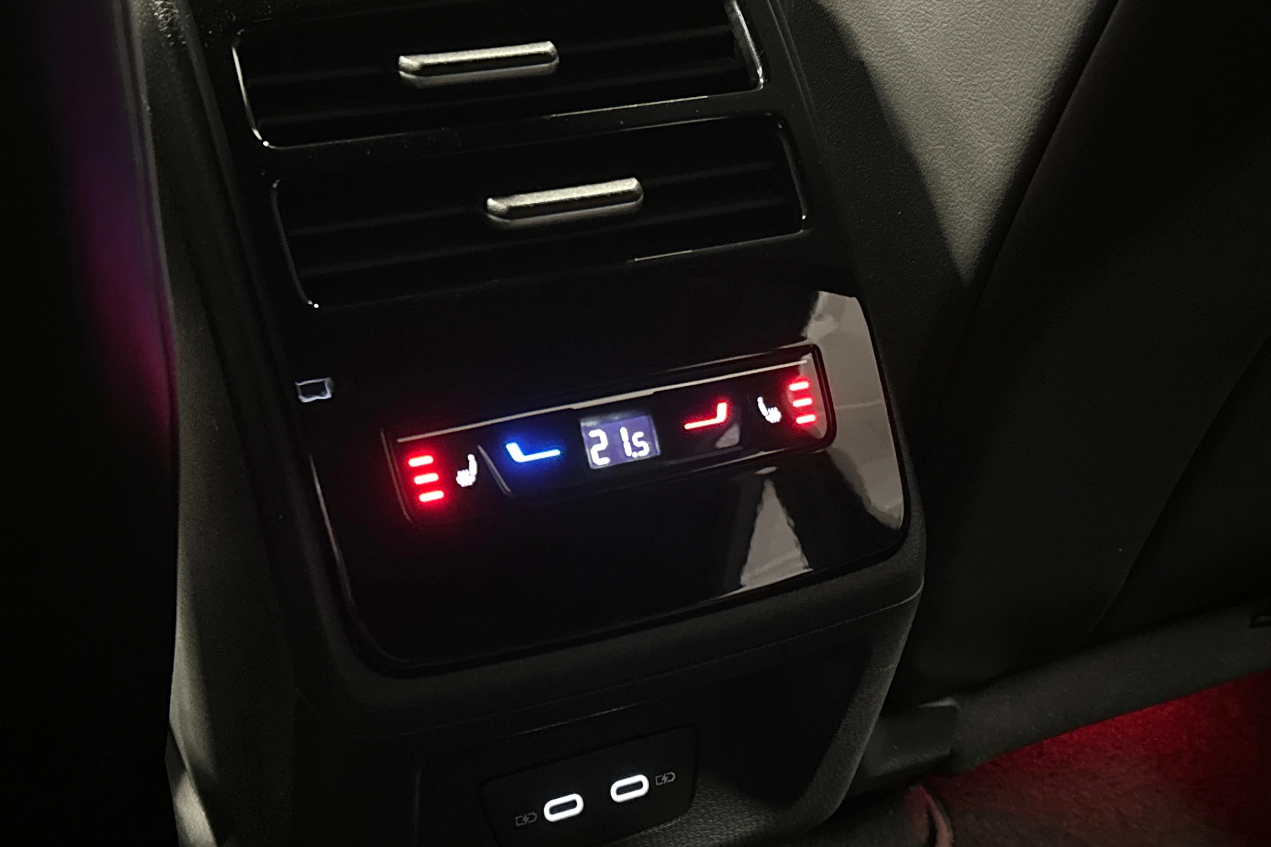 punainen Volkswagen ID.7 2025 kuva 14.