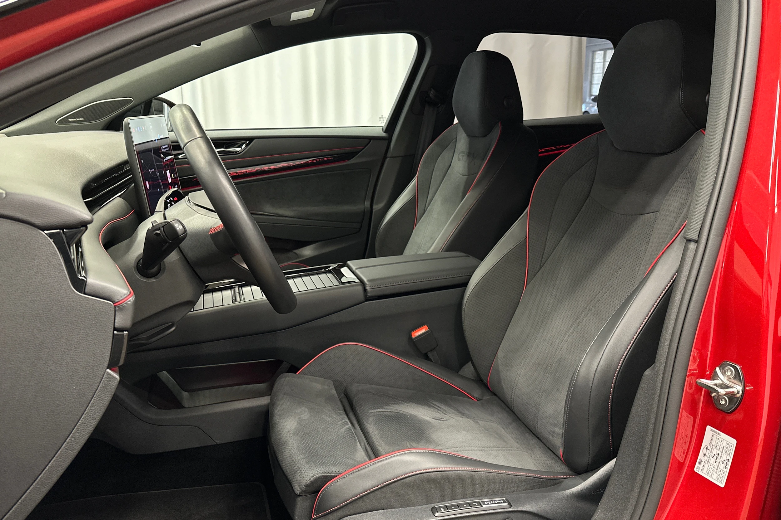 punainen Volkswagen ID.7 2025 kuva 15.