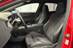 punainen Volkswagen ID.7 2025 kuva 15.