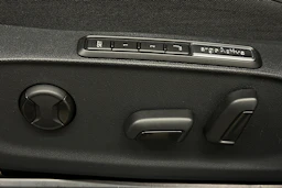 punainen Volkswagen ID.7 2025 kuva 16.