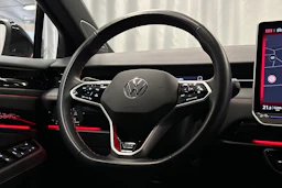 punainen Volkswagen ID.7 2025 kuva 18.