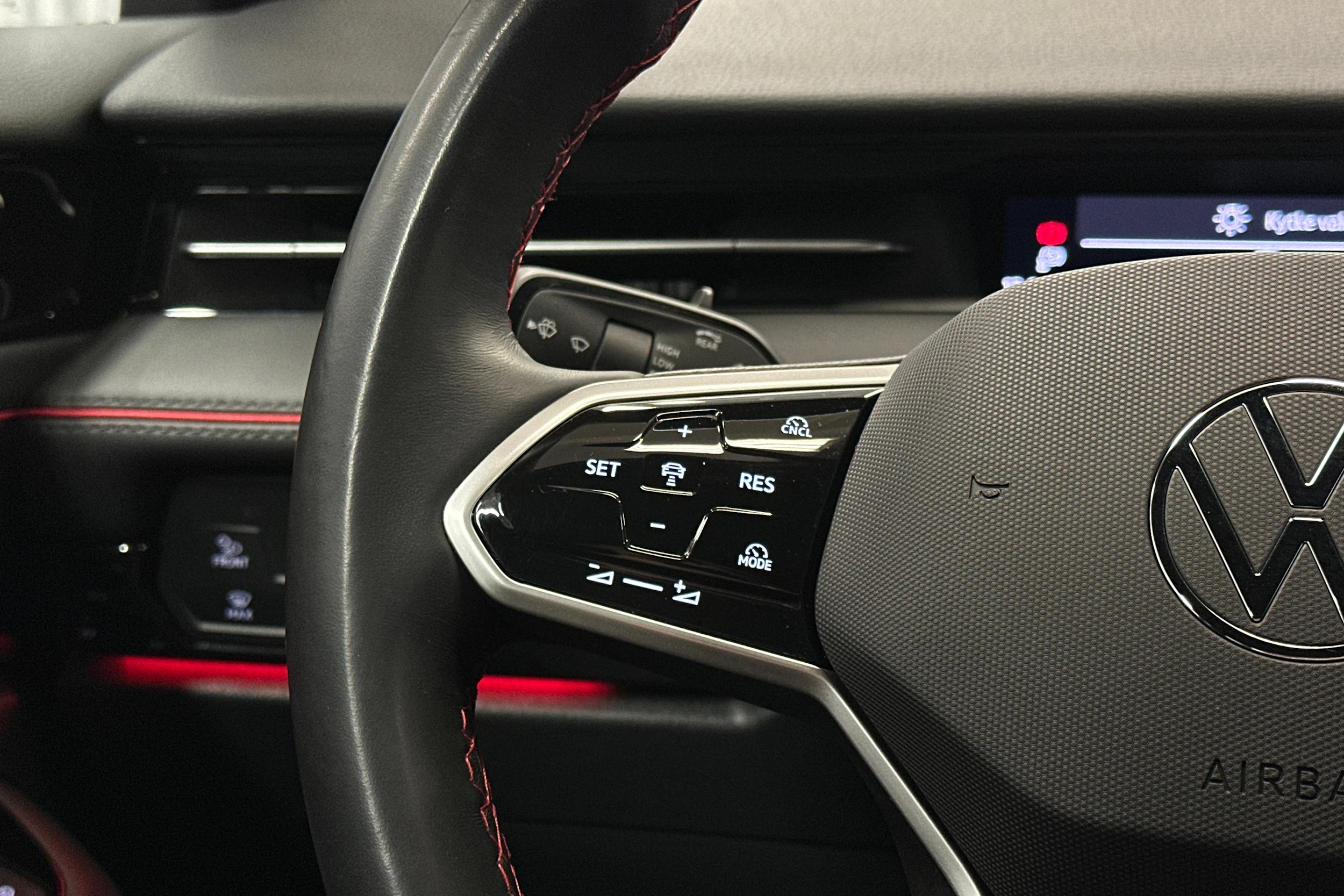 punainen Volkswagen ID.7 2025 kuva 19.