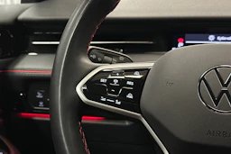 punainen Volkswagen ID.7 2025 kuva 19.