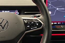 punainen Volkswagen ID.7 2025 kuva 20.