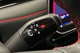 punainen Volkswagen ID.7 2025 kuva 21.