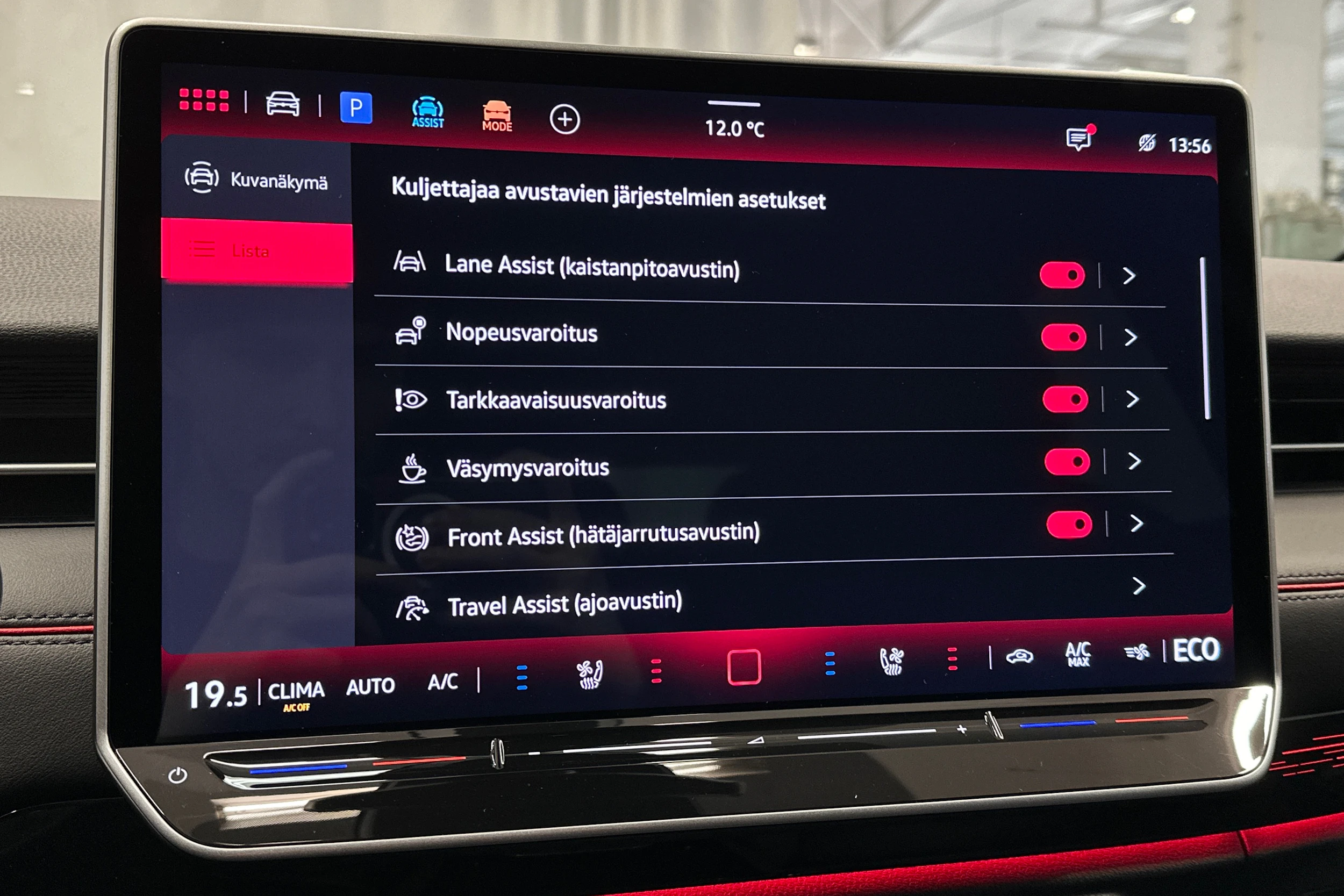 punainen Volkswagen ID.7 2025 kuva 28.