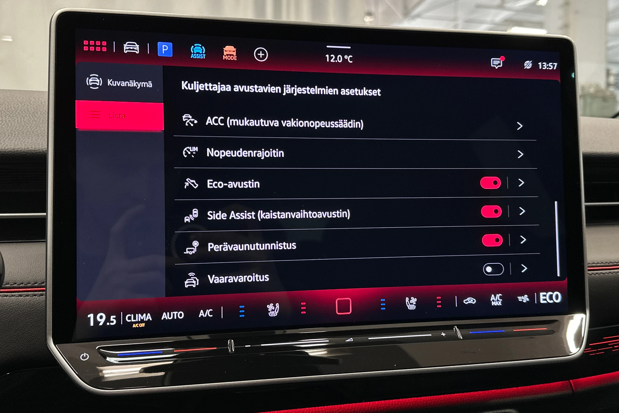 punainen Volkswagen ID.7 2025 kuva 29.