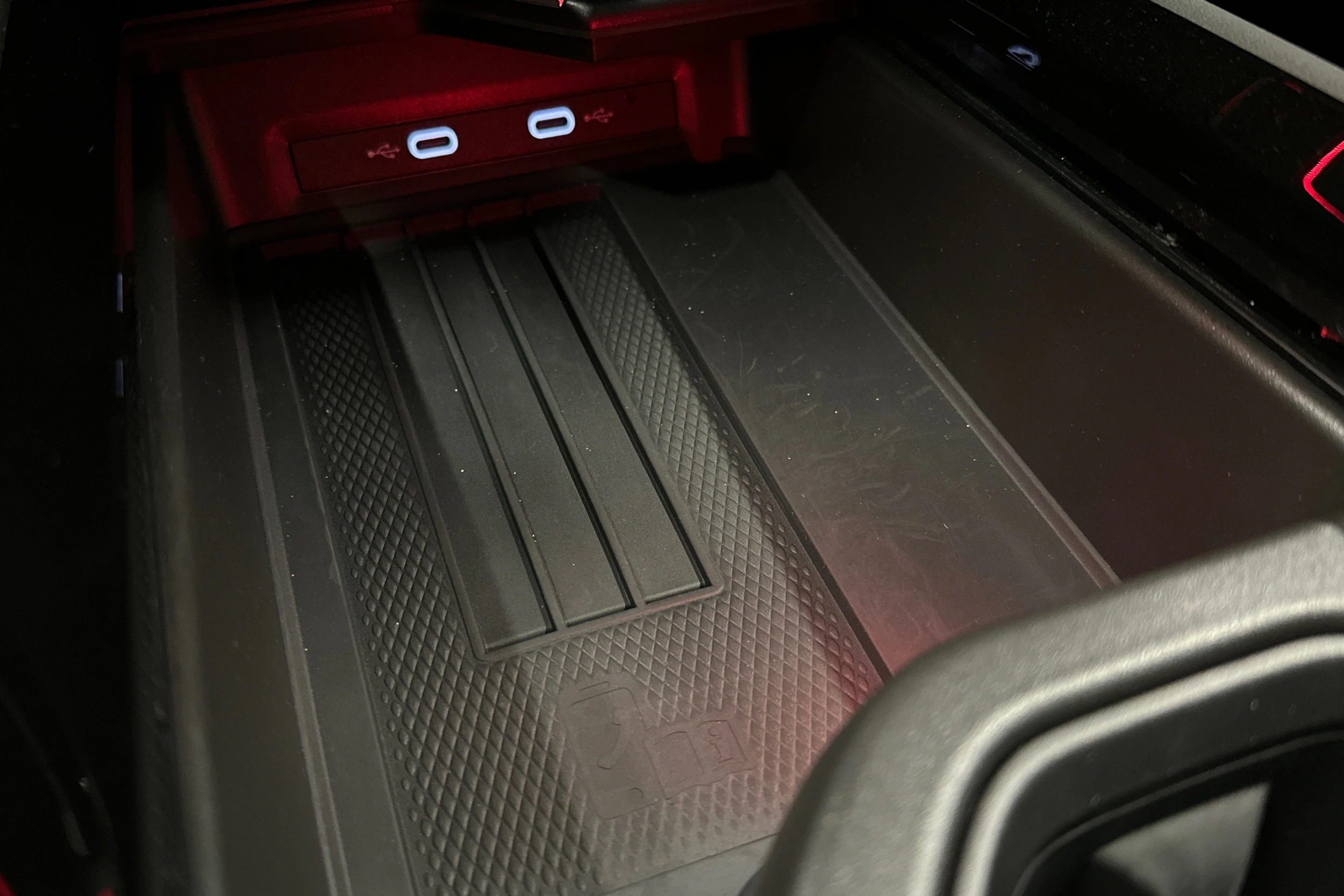 punainen Volkswagen ID.7 2025 kuva 34.