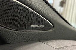 punainen Volkswagen ID.7 2025 kuva 35.