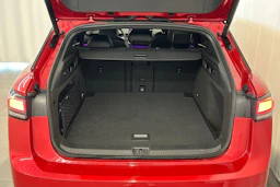 punainen Volkswagen ID.7 2025 kuva 11.