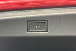 punainen Volkswagen ID.7 2025 kuva 12.