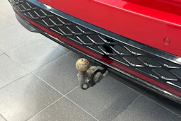 punainen Volkswagen ID.7 2025 kuva 14.