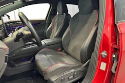 punainen Volkswagen ID.7 2025 kuva 28.