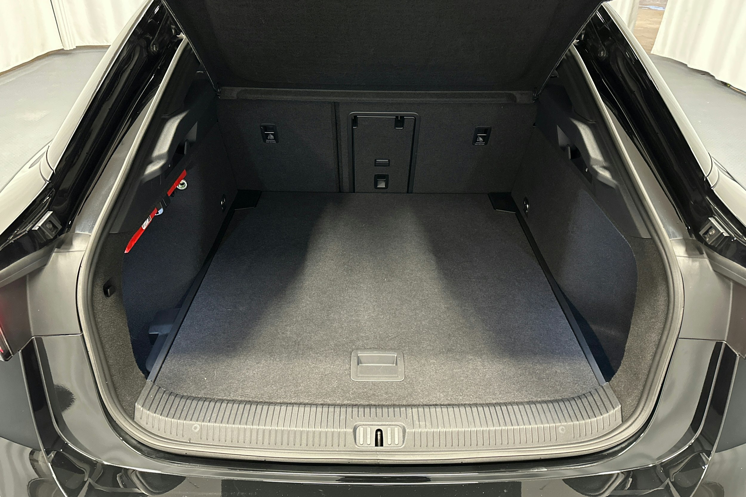 musta Volkswagen ID.7 2025 kuva 14.